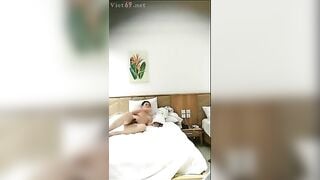 Em gái Việt đi khách TQ