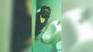 Quay lén 3 e gái đi wc