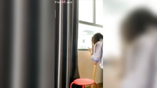 Địt em sinh viên năm nhất ẻm vừa chơi game còn mình thì địt