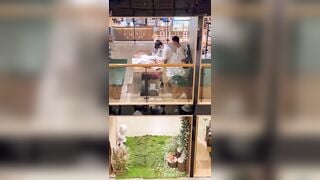 Đang học mà thằng bạn cứ móc