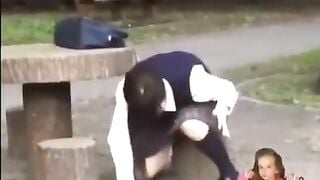 Đang ngủ ở công viên thì bị biến thái xuất tinh đầy miệng