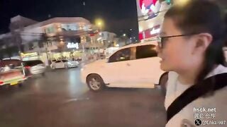 "more👇" 情色旅遊第二季 ep 6 泰國人氣推主somsom深入交流！老公在旁邊看好刺激（24分鐘）