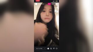 bé hs show thu dam được bạn thủ cho p4