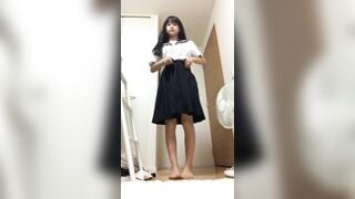 Bé học sinh Hàn mới lớn, muốn được mất trinh