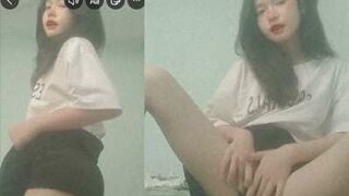 Clip Sexx Nguyễn Linh Nhi 2ka8 Gái Teen Thủ Dâm Trong Phòng Ngủ