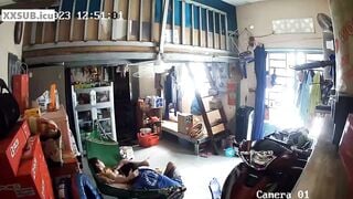 Hack camera quay lén anh công nhân vụng trộm với chủ nhà