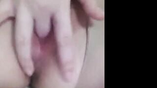 Tại Anh Đẹp Trai Em Mới Móc Bướm Cho Anh Xem Đó Nhaa