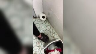 Học sinh địt nhau bỏ bcs tại wc trường THPT