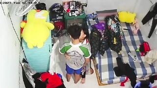 2 em học sinh canh bố mẹ vắng nhà dẫn nhau về dạy địt nhau vô tình bị check cam thấy