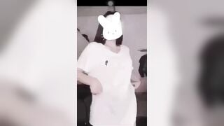 Gái mới lớn quay clip nhảy