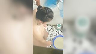 2mẹ con hôm nay tắm trung