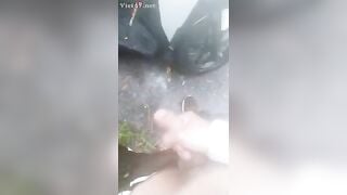 Doggy em bên bờ kênh