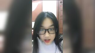 Em show ti một chút thôi mà