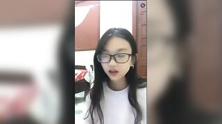 Em show ti một chút thôi mà