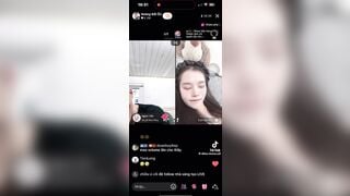 Trả kèo nè anh em móc trên live của thư xinh