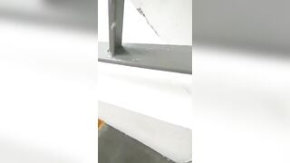 Phát hiện cặp đôi chơi nhau ở thang chung cư