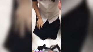 Em học sinh bú cu bạn trai ở căng tin