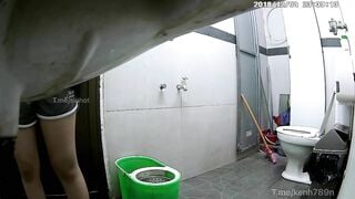 Quay lén chị dâu tắm