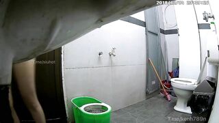 Quay lén chị dâu tắm