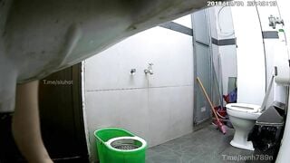 Quay lén chị dâu tắm