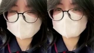 Em học sinh Ngọc Lam 2ka9 kính cận đầy quyến rũ