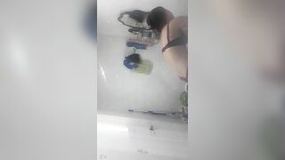 Quay lén em gái đi đám cưới về suýt bị phát hiện