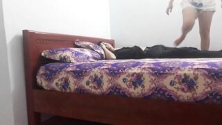 Tôi thanh niên bị 2 con bạn đánh thuốc thi nhau địt