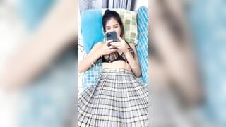 Qua nhà e chơi mà e mặc thế này đây