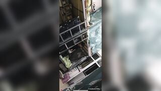 Giả vờ gọi điện để quay kén bạn cùng phòng vú to
