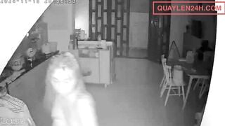 Chị gái thoả thân truoc camera