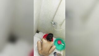 Thằng em rể nhân lúc chị dâu đi tắm liền quay lén
