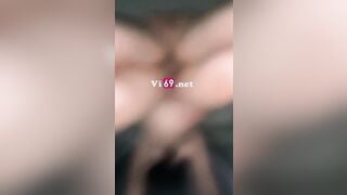 Đang doggy sướng rút ra móc mà nước em bắn ướt hết camera