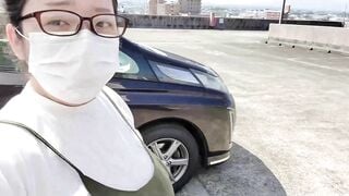 Bộ ngực to cực đẹp của một người phụ nữ đã kết hôn