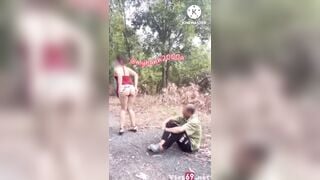 Dâm nữ thủ dâm trước mặt bác bán vé số cực dâm