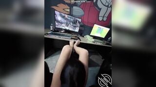 đang dở trận mà anh bắt bú cu nên phải afk