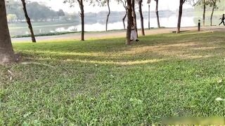 em gái sáng sớm public thủ dâm ngay chỗ công viên đông người