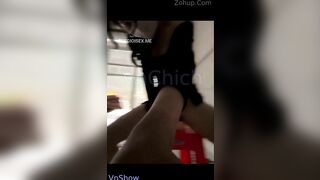 Độc lạ tiệm tóc , em livestream show lồn vú cho hàng xóm xem