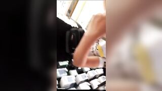 quay lén dưới váy em TGDD quần lót trắng