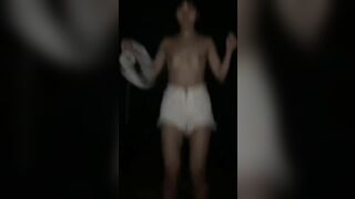Em Học Sinh chạy ra giữa đường public Khoe Hàng