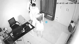 Quay lén cặp đôi phòng bên đụ nhau bị phát hiện