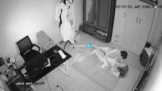Quay lén cặp đôi phòng bên đụ nhau bị phát hiện