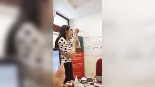 Cô giáo dạy môn bú cu xong đè học sinh ra thực hành
