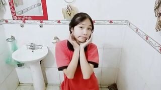 Nguyễn Thị Minh Tuyết 2ka10 Quay Lại Cảnh Mình Thủ Dâm Trong Nhà Tắm