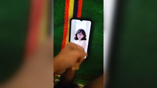 Bắn Tinh vào ảnh em gái xinh