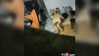 Quay lén cặp đôi sinh viên Bình Dương trong phòng trọ ngày mưa gió