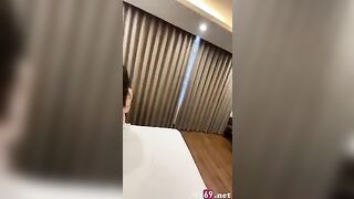 Anh gặp em thế này bồ anh có biết không