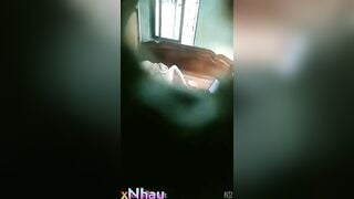 Em gái khoả thân học bài