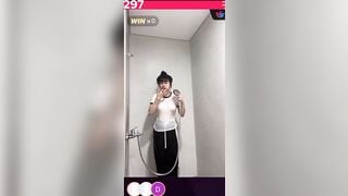Thư xinh trả kèo tắm lộ zú p2