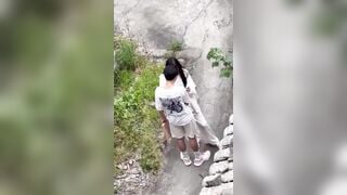 Quay lén 2 em học sinh đang khám phá cơ thể cho nhau