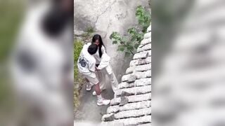 Quay lén 2 em học sinh đang khám phá cơ thể cho nhau